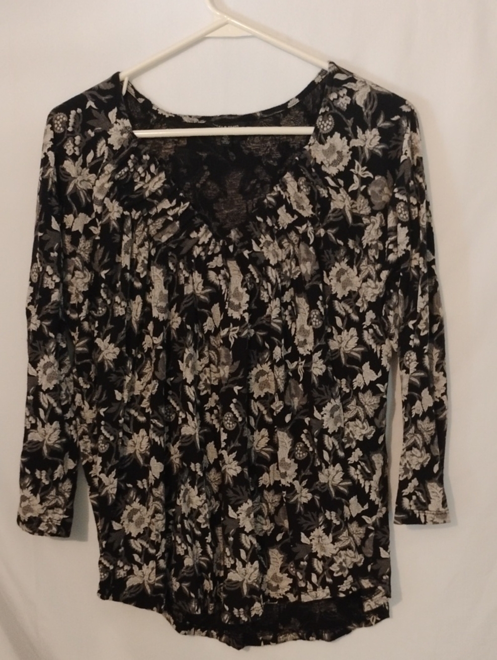 Lucky Brand Black Long Sleeve Floral V-Neck Top